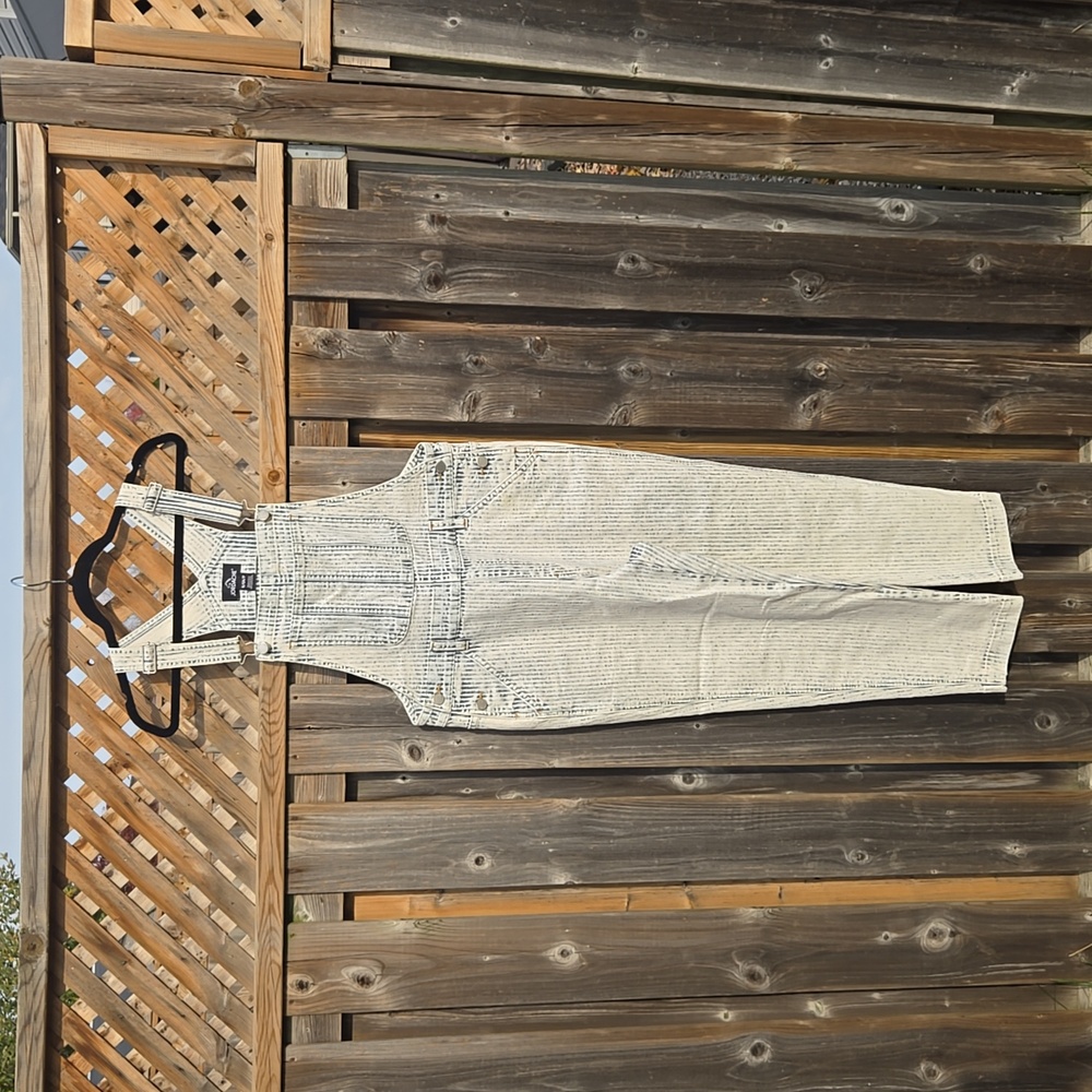Jordache cropped overalls size small